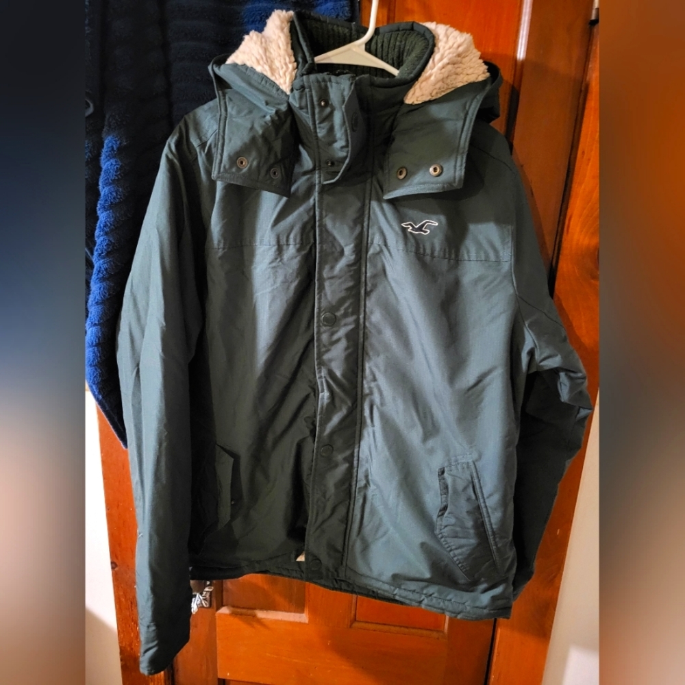 Hollister sherpa lined all weather jacket. Unisex xl.